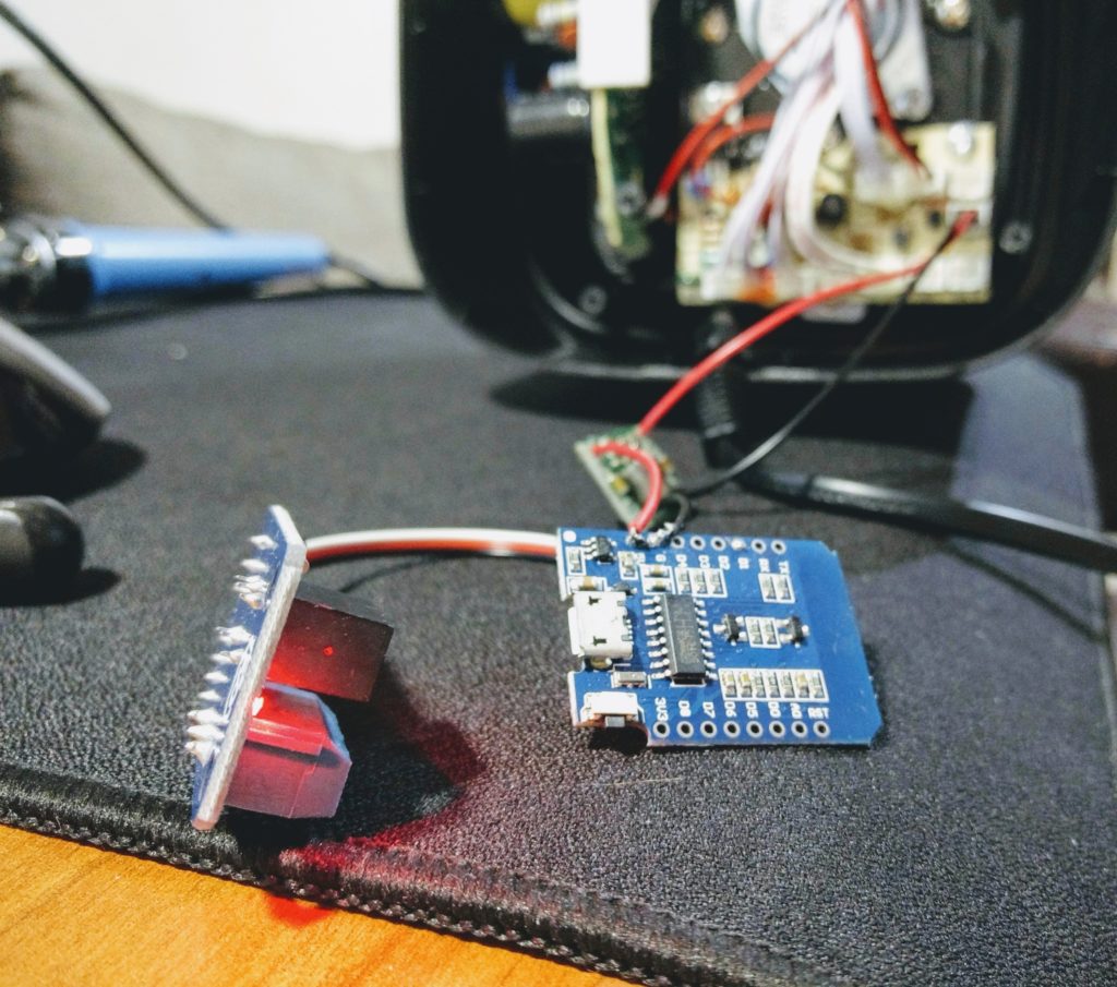 Wemos D1 mini and relay brick connected to power source